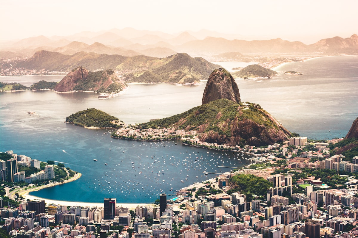 Vida Noturna no Rio de Janeiro: O Guia Completo para Aproveitar a Noite Carioca